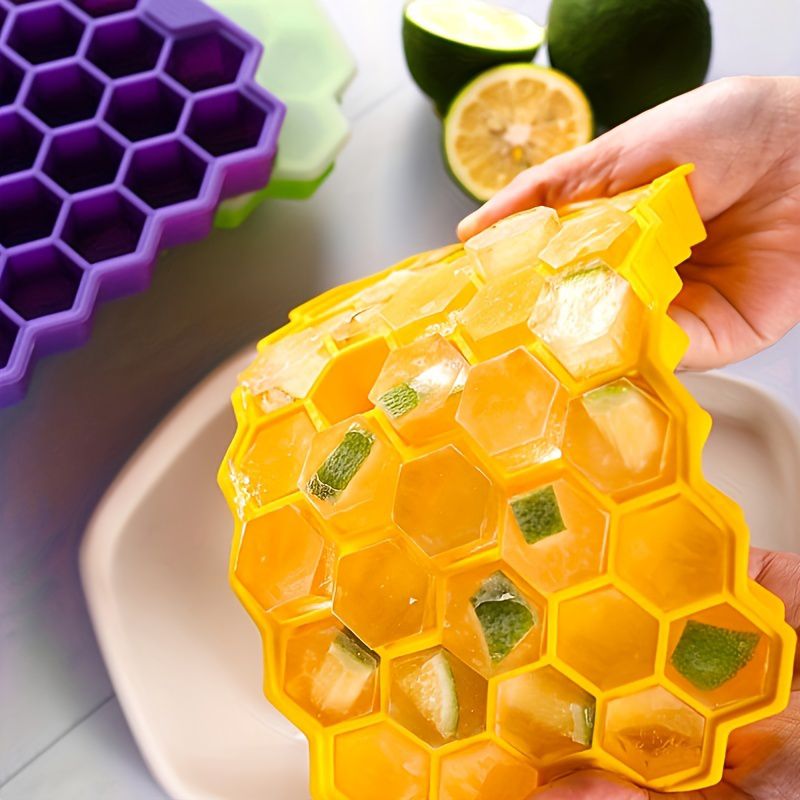 Silicone Ice Cube Mold 37-Grid Honeycomb-Shaped Large-Capacity Ice Tray Food-Grade Ice Making Reusable Ice Mold With lid